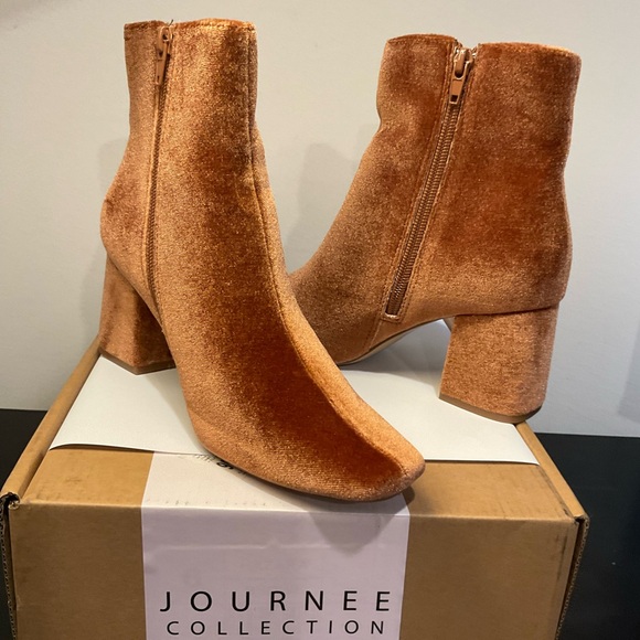 Journee Collection Hazara Bootie
NIB Size 6 - Picture 6 of 12